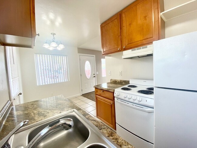 Building Photo - Euclid (Saulo Trust)