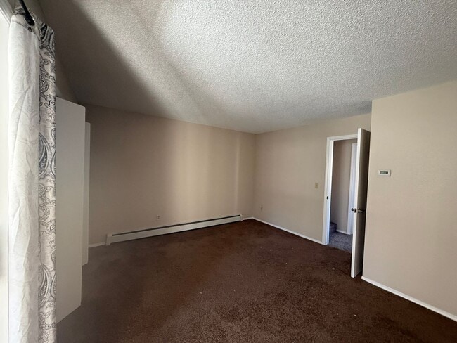 Building Photo - 2 bedroom, 2 bath Condo Available