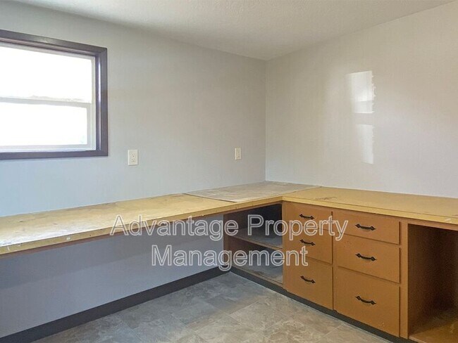 Building Photo - 1410 SE Powell Way