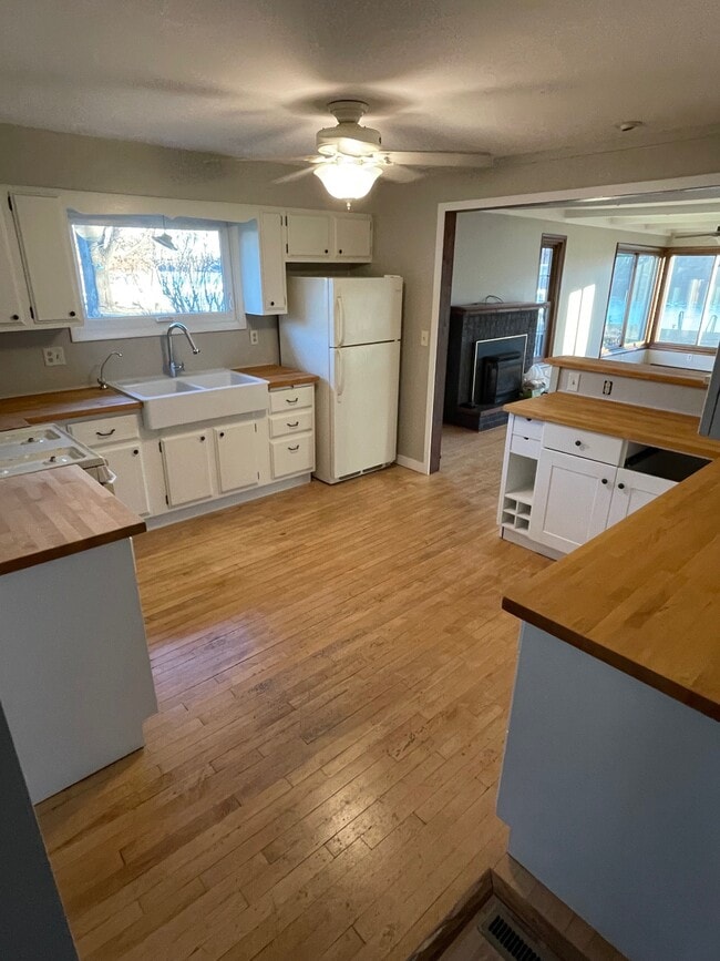 Building Photo - 17823 57th Ave