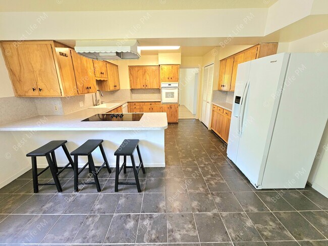 Building Photo - 7037 N Monteith Ave