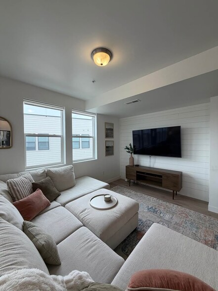 Building Photo - 8392 S Sky Mirror Ln