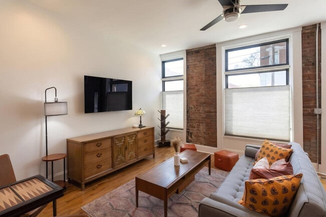 Building Photo - 152 E McMicken Ave