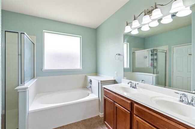 Building Photo - 18339 Red Oak Manor Ln