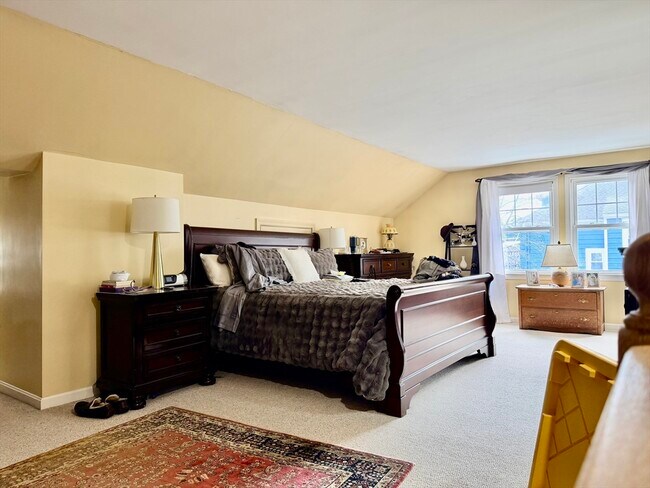 Building Photo - 740 Belmont St