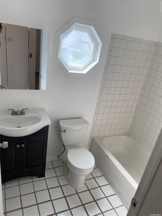 Building Photo - 26 Dryad Rd