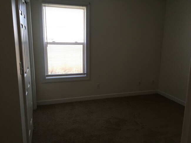 Building Photo - 2295 Shamrock Ln