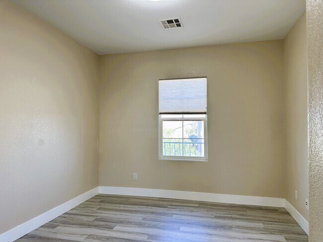 Building Photo - 2103 Desert Prairie St