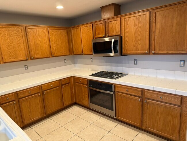 Building Photo - 94 Venus Court