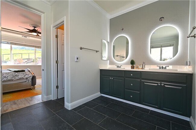 Building Photo - 829 Deer Spring Cir