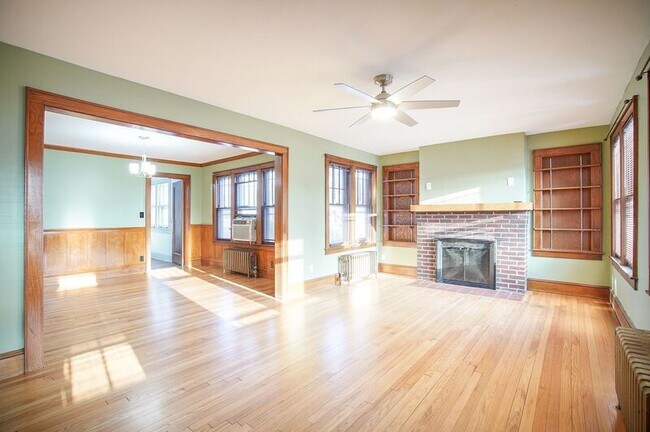 Building Photo - 109 Carver St