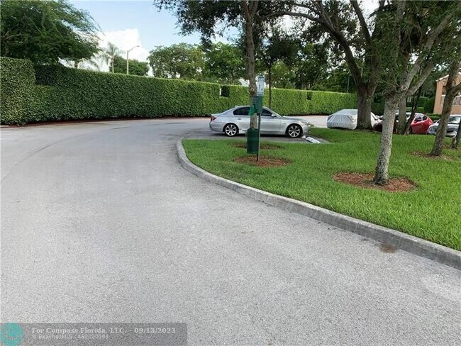 Building Photo - 755 NW 92nd Ave