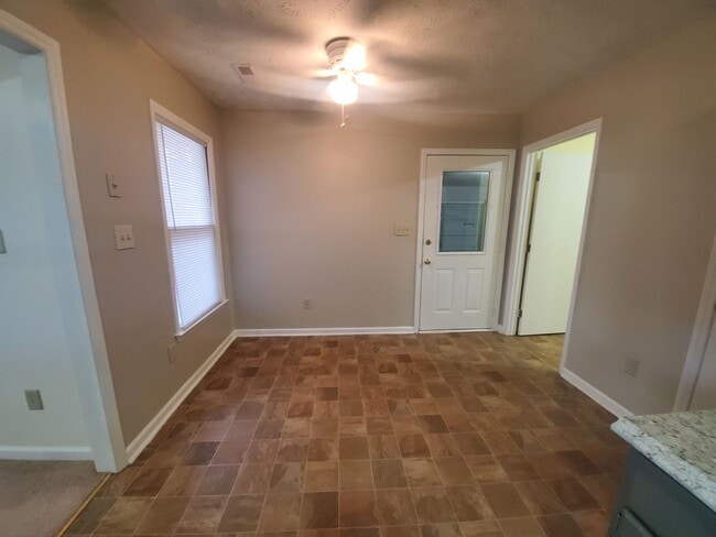 Building Photo - 909 Benevente Loop