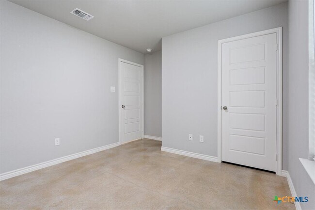 Building Photo - 1468 Dryden Ave