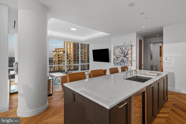 Building Photo - 300 International Drive