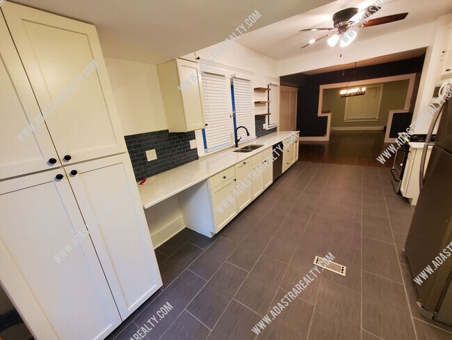 Building Photo - 4521 Fairmount Ave