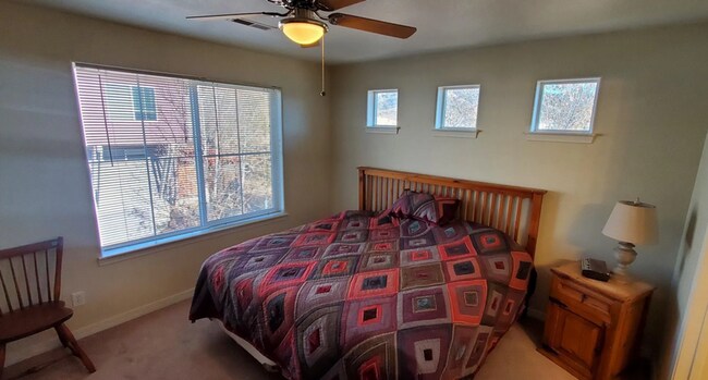 Building Photo - Fantastic Views From This Three Bedroom Townhome