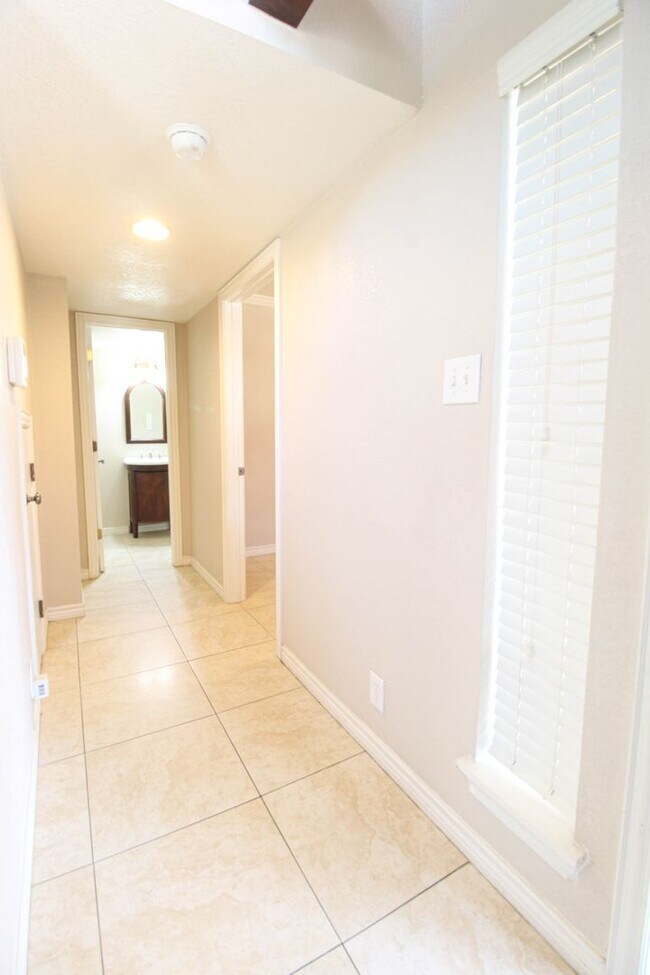 Building Photo - 14302 Indian Woods