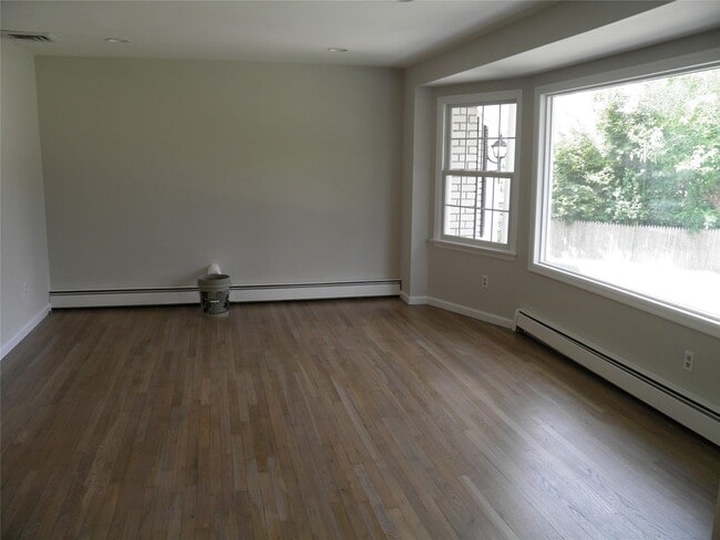 Building Photo - 12 Sundale Ct