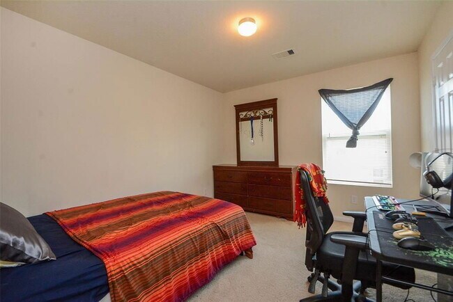 Building Photo - 9930 Swallow Dr
