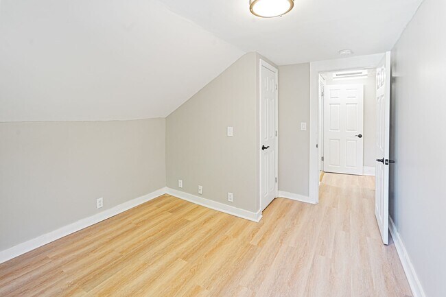 Building Photo - rent to own newly renovated condo