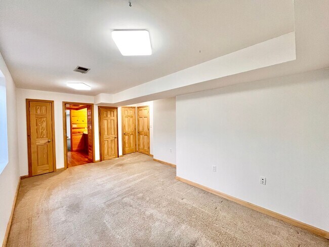 Building Photo - Spacious 3 bedroom/3 bath Townhome with 2 car Attached Garage and Private Yard in Evans, CO