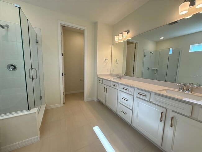 Building Photo - 16645 Lone Oak Cir