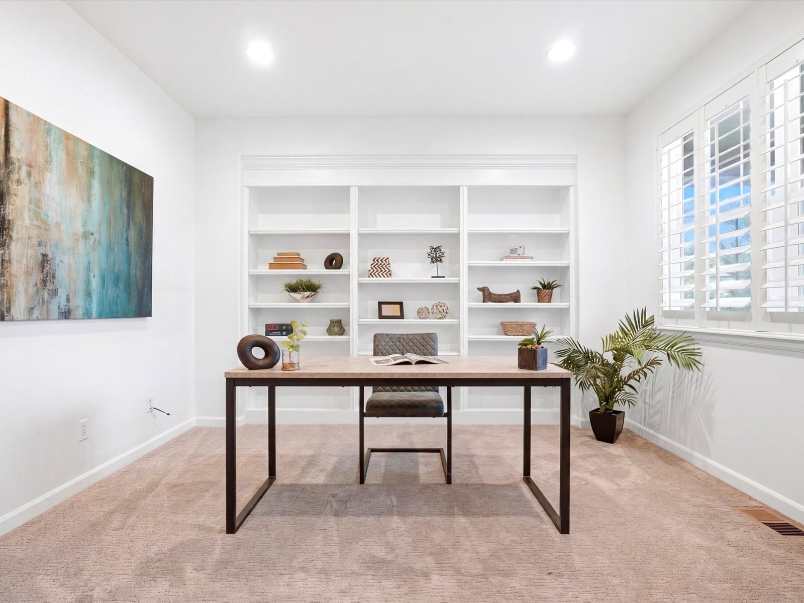 Building Photo - 690 Tiger Lily Way