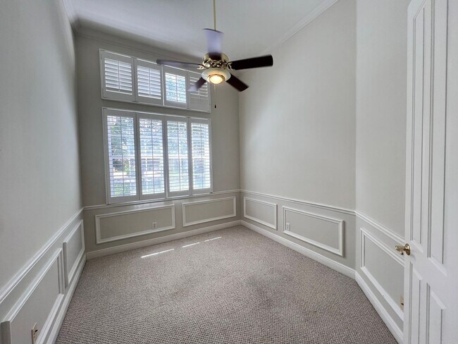 Building Photo - GORGEOUS SINGLE FAMILY HOME - PROPERTY  FU...