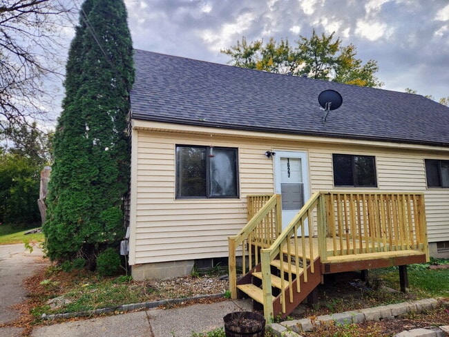 Primary Photo - 1627 E Glenwood Dr