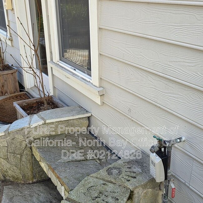 Building Photo - 565 Jorgensen St