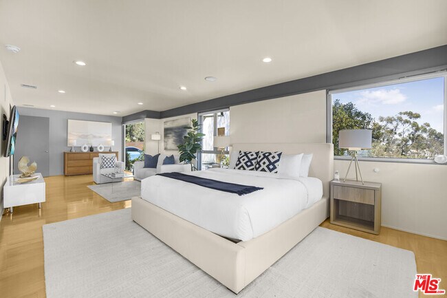 Building Photo - 9892 Beverly Grove Dr