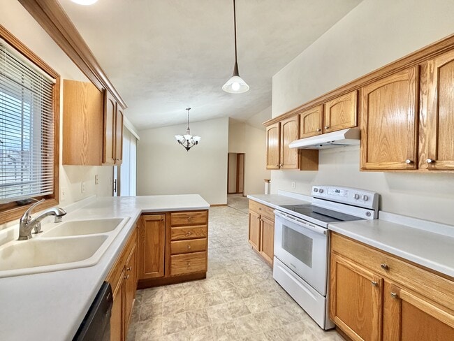 Building Photo - 2402 Stonefield Ln