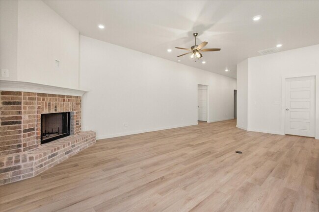 Building Photo - Beautiful New Build Home in Cypress Ranch!