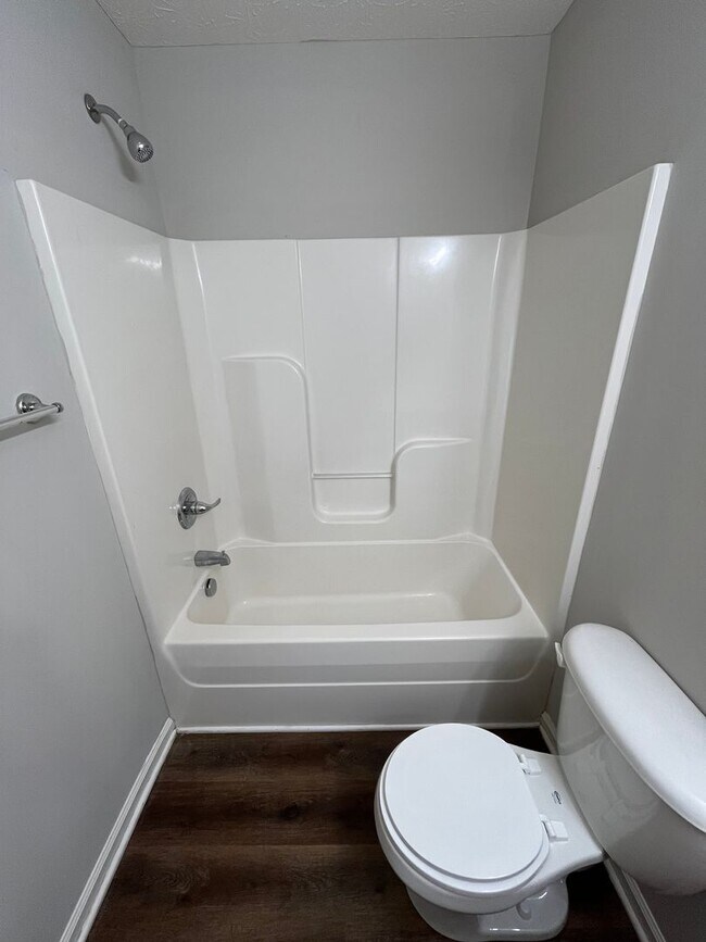 Building Photo - HALF OFF ONE MONTH AT UPPER STONE!