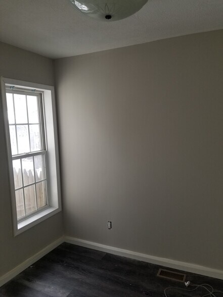 Building Photo - 1815 W 47th St