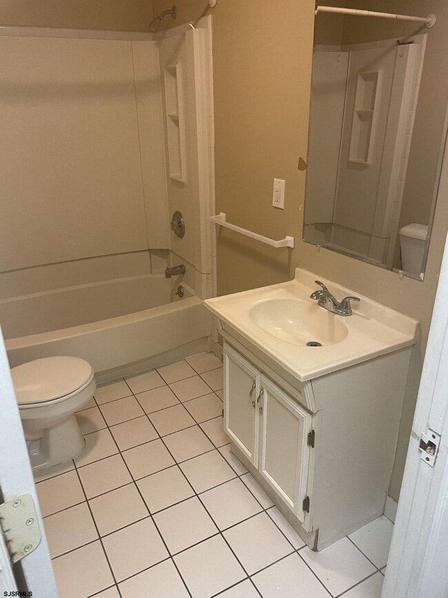 Building Photo - 216 S Main St