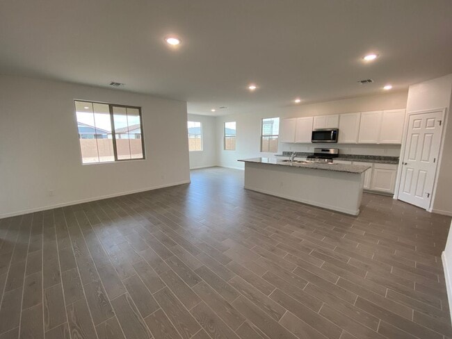 Building Photo - Charming Madera Rental: 3-Bed, 2-Bath Gem in Queen Creek's Heart, Complete with Upgraded Kitchen ...