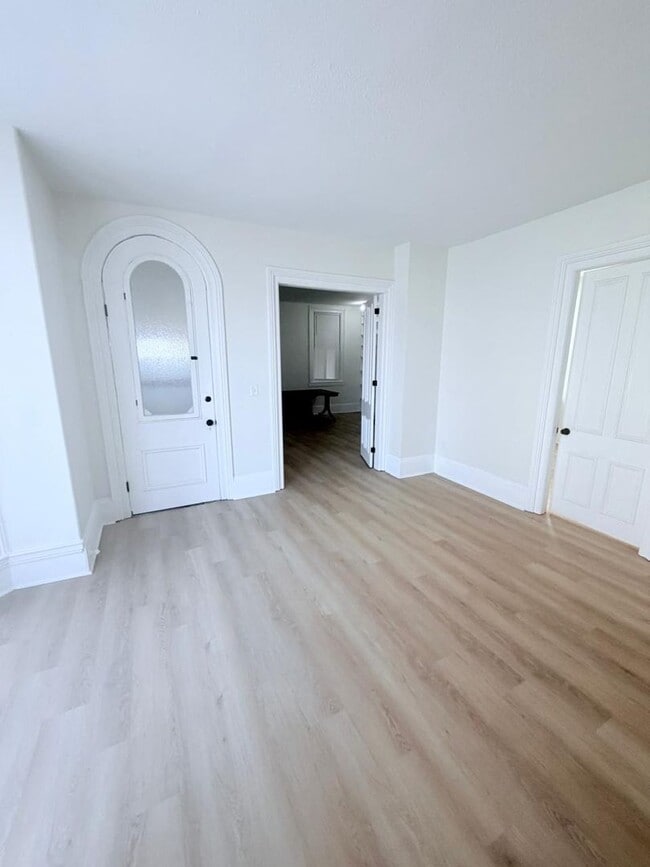 Building Photo - 2604 W 27th St