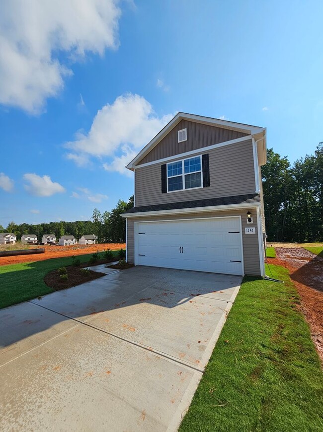 Building Photo - like New home in great location