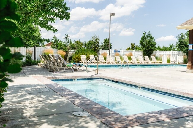 Building Photo - Charming 3 Bedroom Townhome For Rent in Herriman!