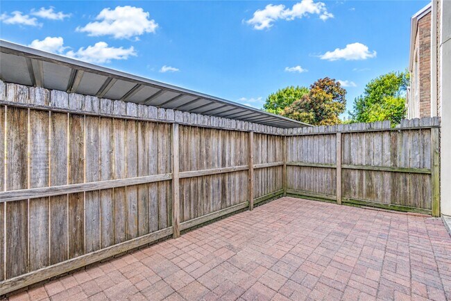 Building Photo - 3741 Thistlemont Dr