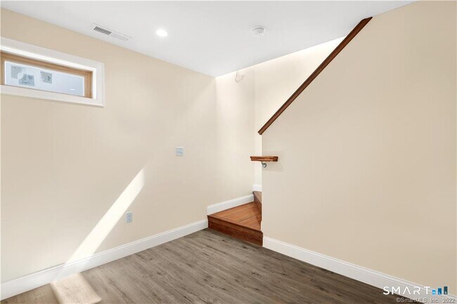 Building Photo - 109 Olive St