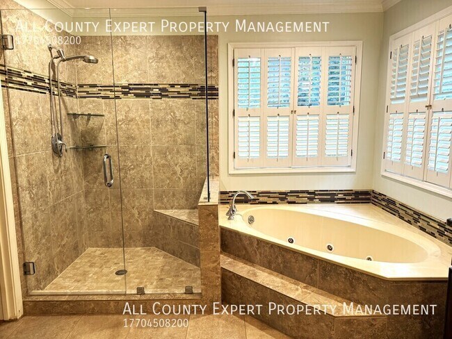 Building Photo - 11820 Highland Colony Dr