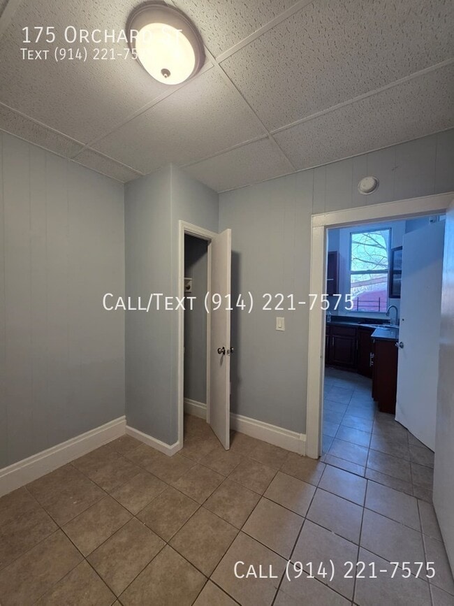 Building Photo - 175 Orchard St