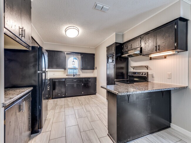 Building Photo - 7335 Reed Rd