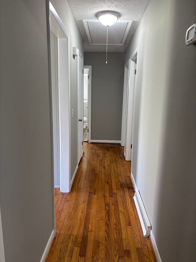 Building Photo - 3 bed, 1 bath brick home located in Asheboro