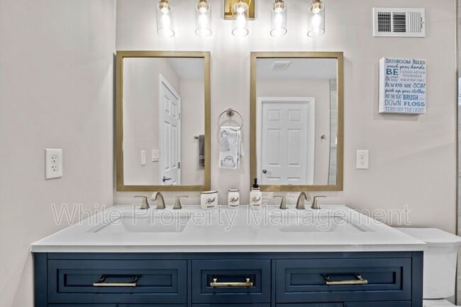 Building Photo - 2620 Englehardt St