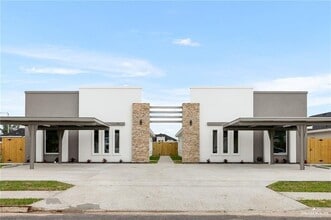 Building Photo - 13 Rafael Dr