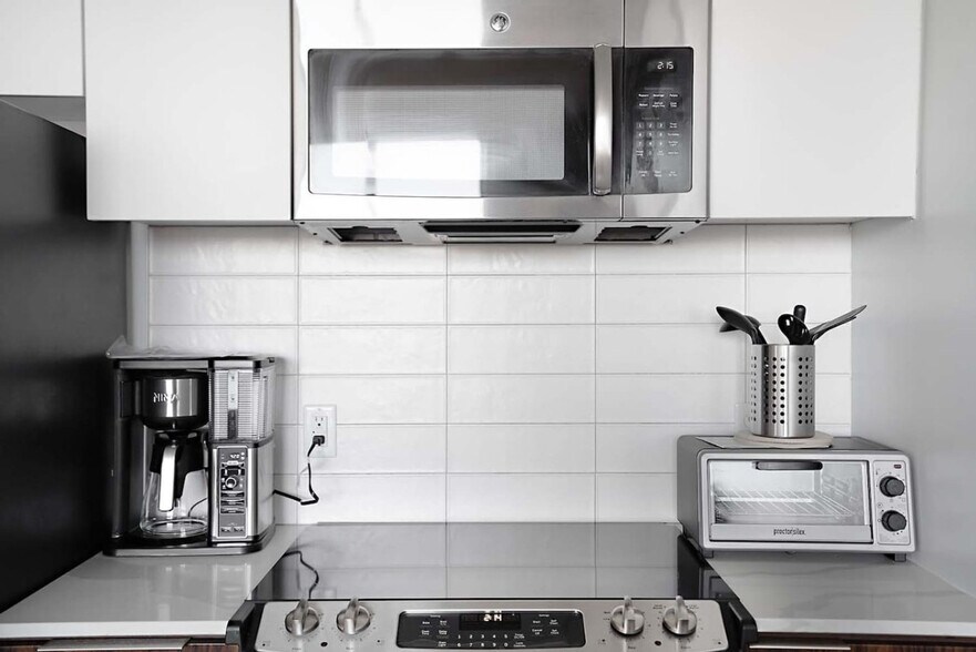 Building Photo - 824 Madison St